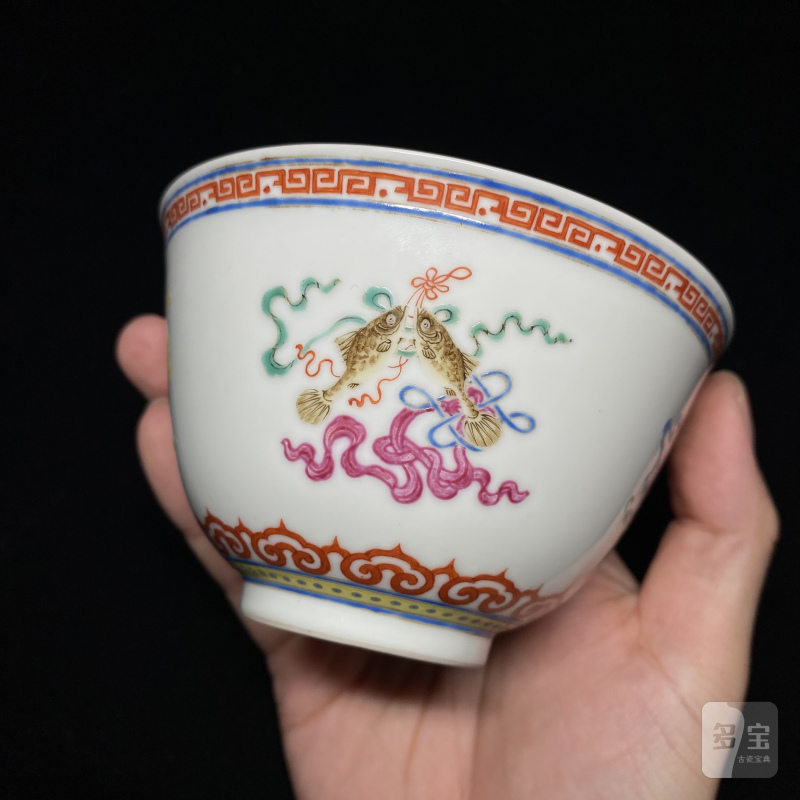 清乾隆 粉彩八宝纹茶碗 - 图9
